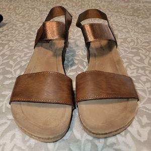 Pierre Dumas brown wedges